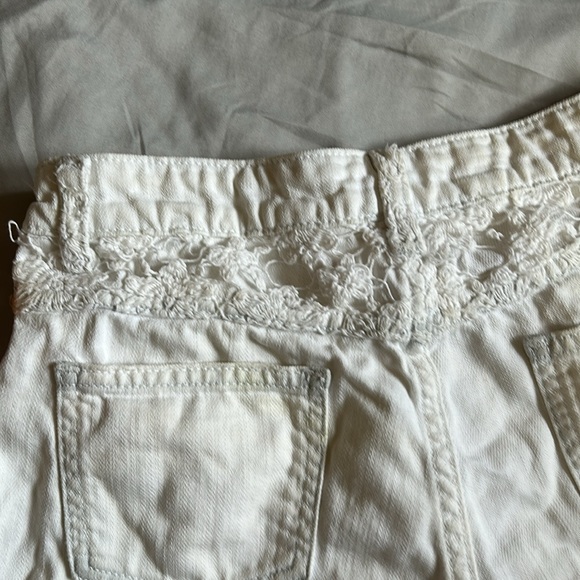 Embroidered High Waisted shorts - Picture 4 of 7
